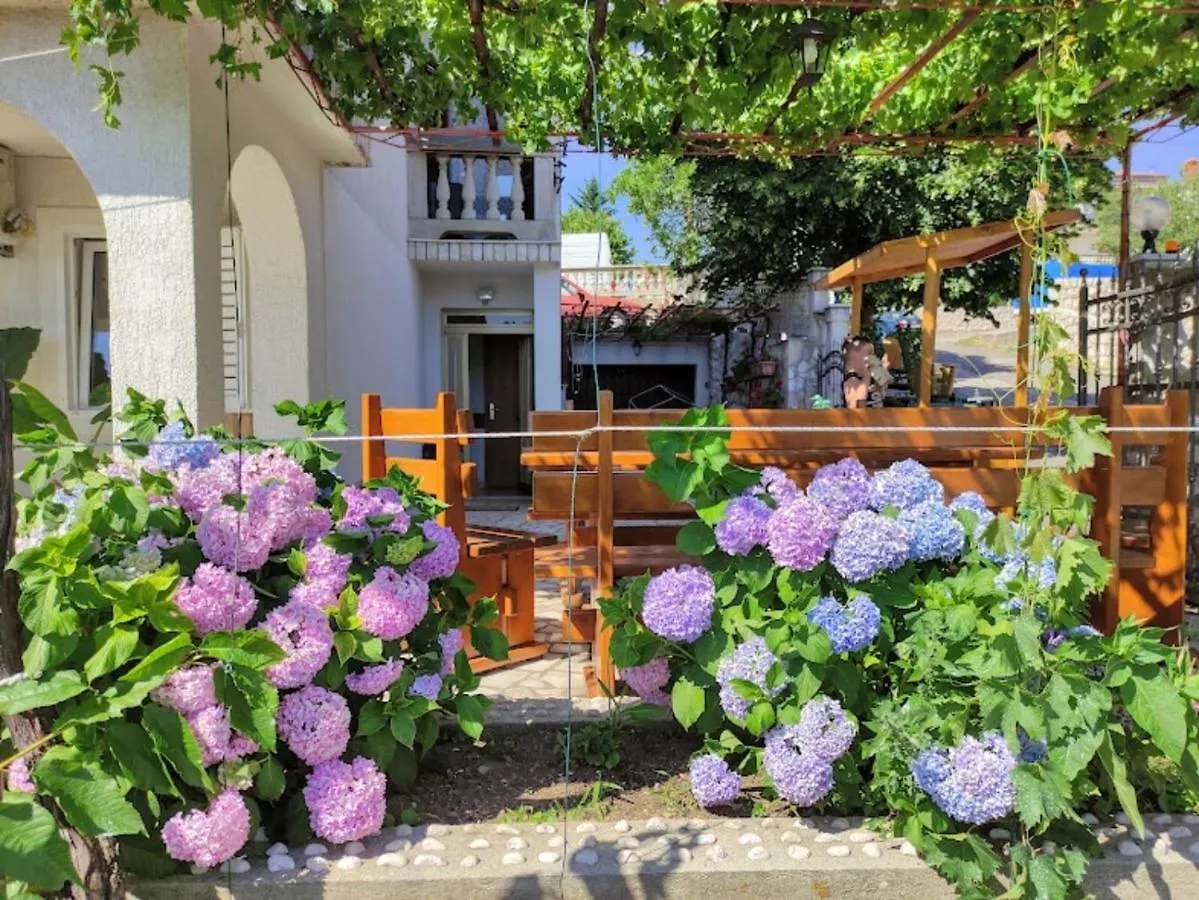 Apartments Mira Novi Vinodolski