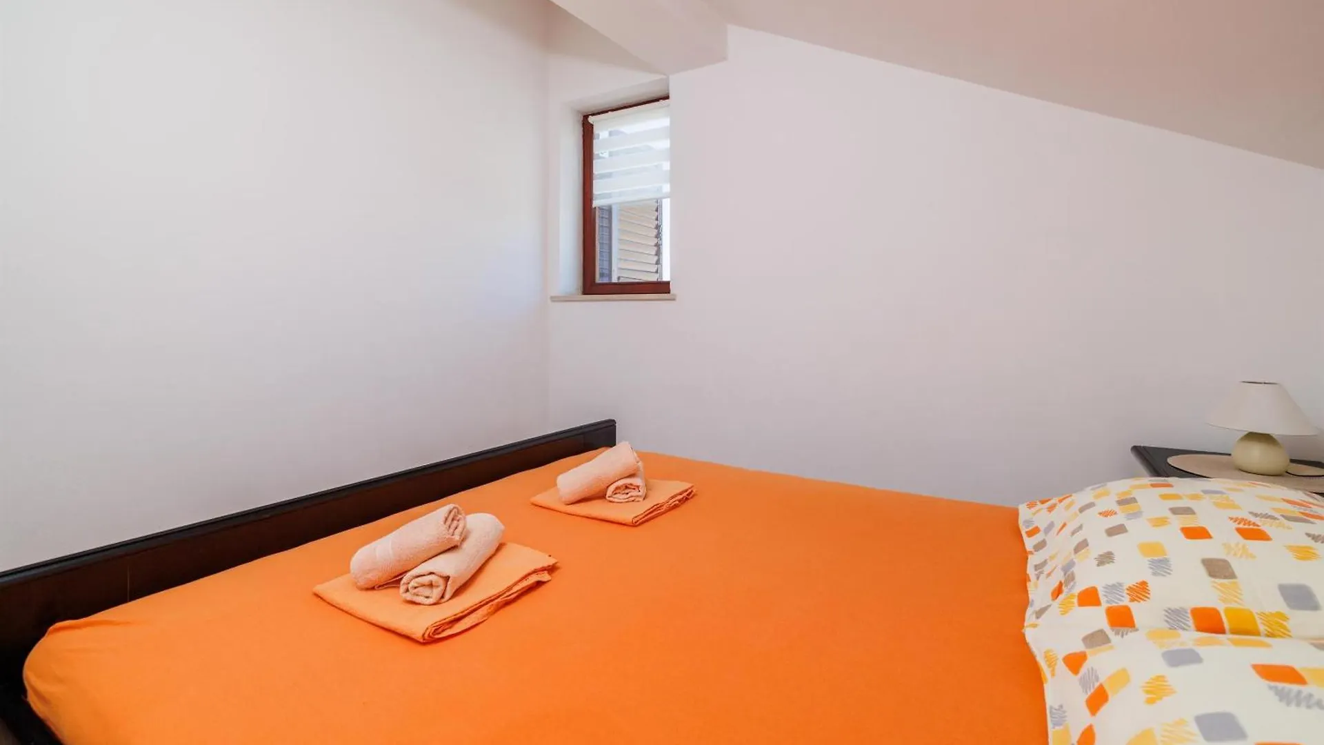 Apartments Mira Novi Vinodolski