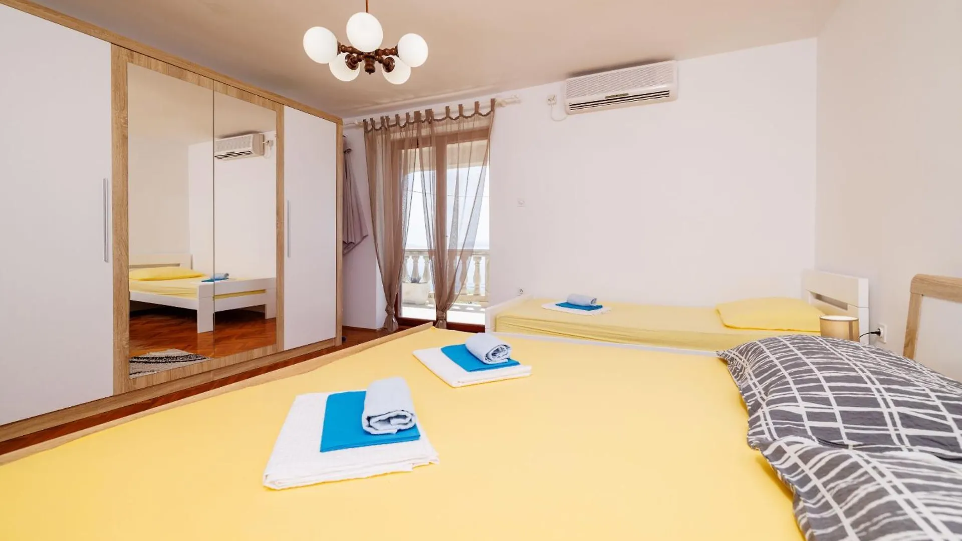 Apartments Mira Novi Vinodolski 0*,