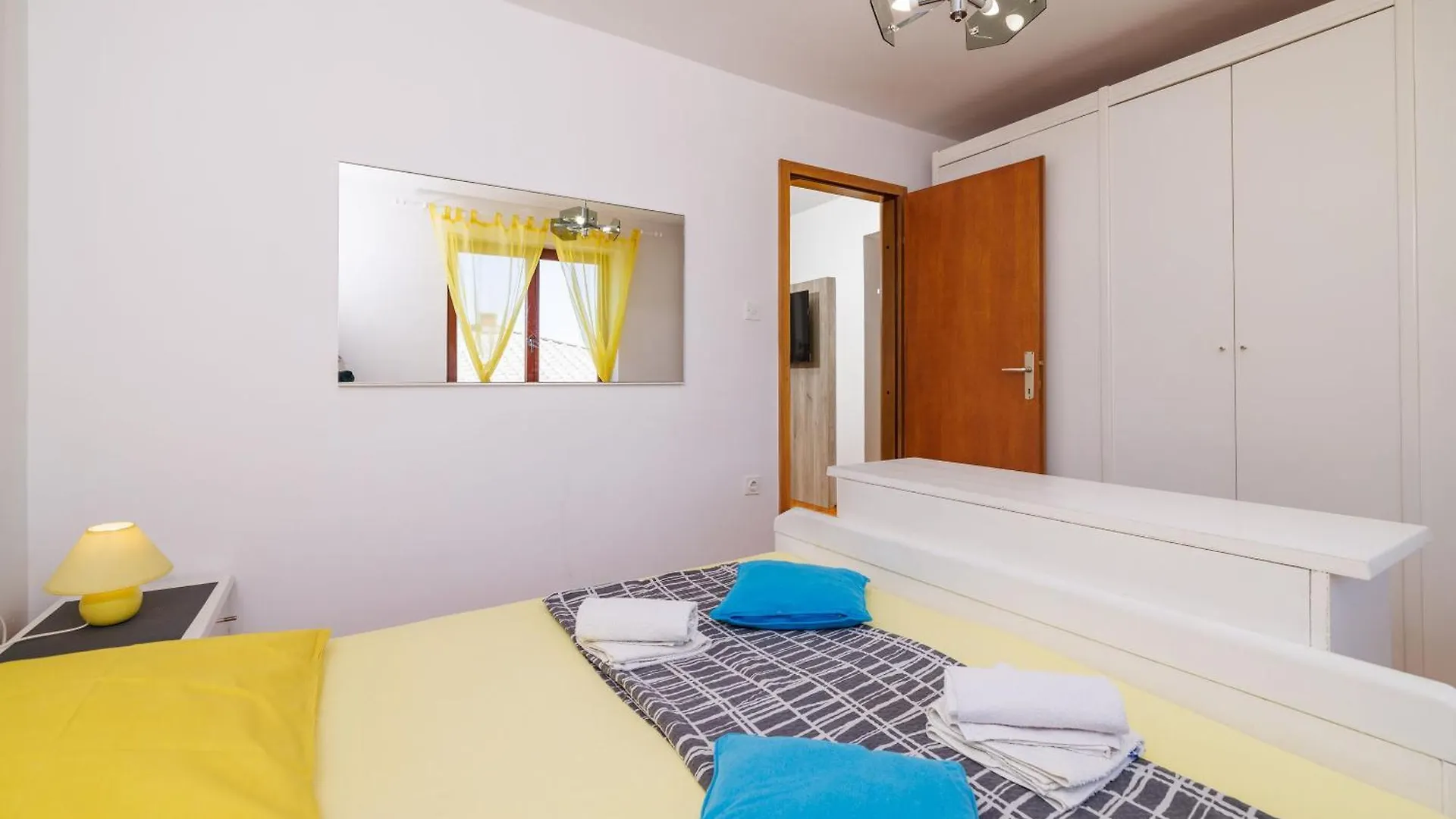 Apartments Mira Novi Vinodolski
